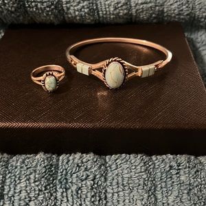 Ring and clasp bracelet set. Turquoise colored.